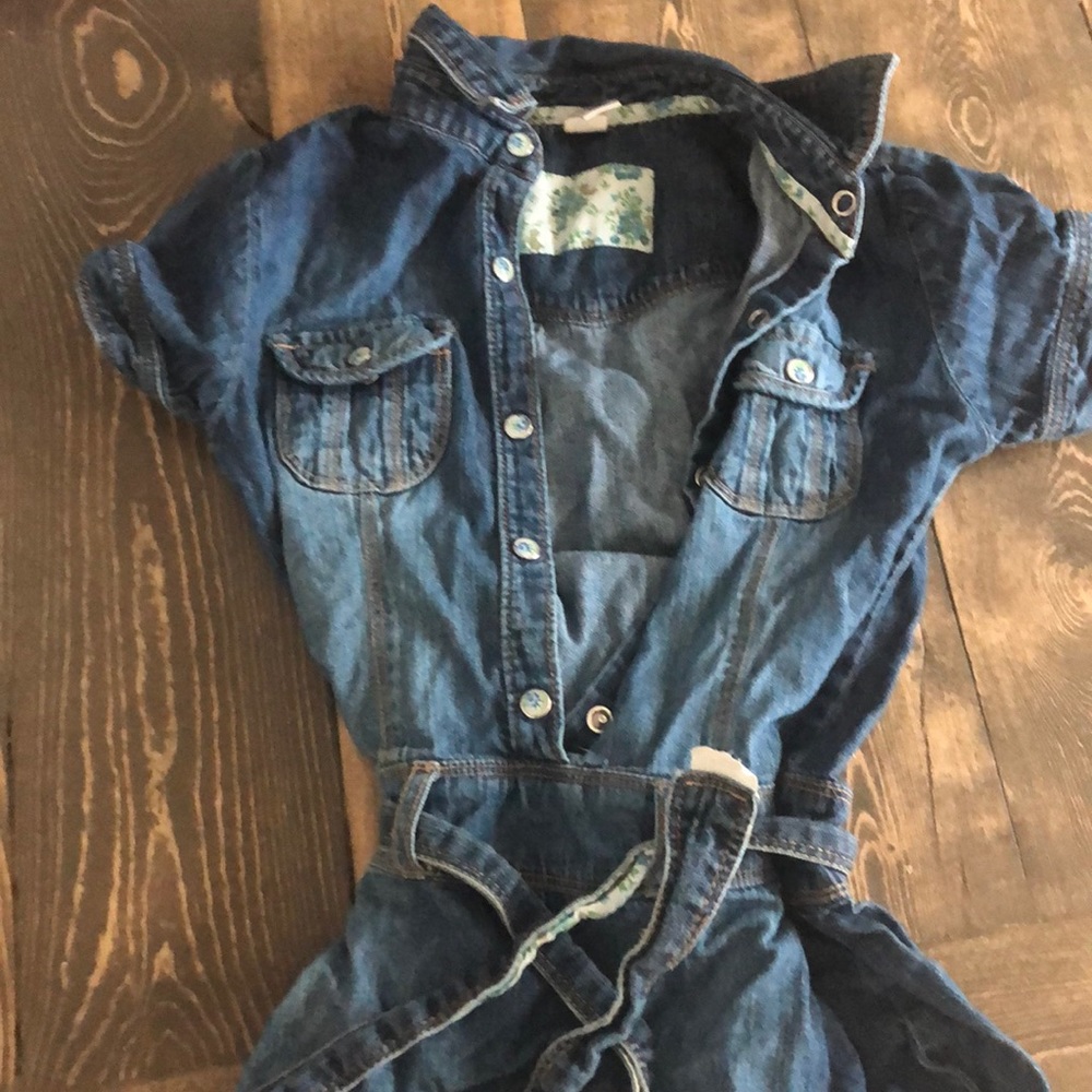Girls size 5 long jean shirt with belt old navy